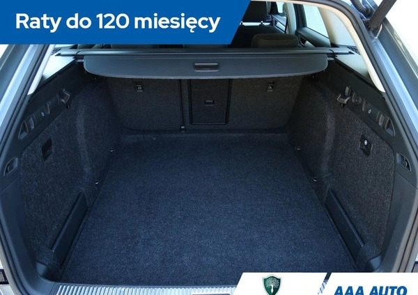 Skoda Superb cena 77000 przebieg: 102841, rok produkcji 2019 z Siedlce małe 326